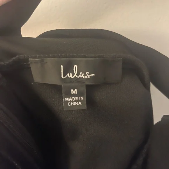 Lulus little Black dress, v-neck, scrappy back, size medium - Picture 4 of 6